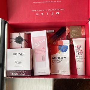 Allure April box. 111skin, Saturday skin, V&R Flowerbomb parfum, hero cosmetics